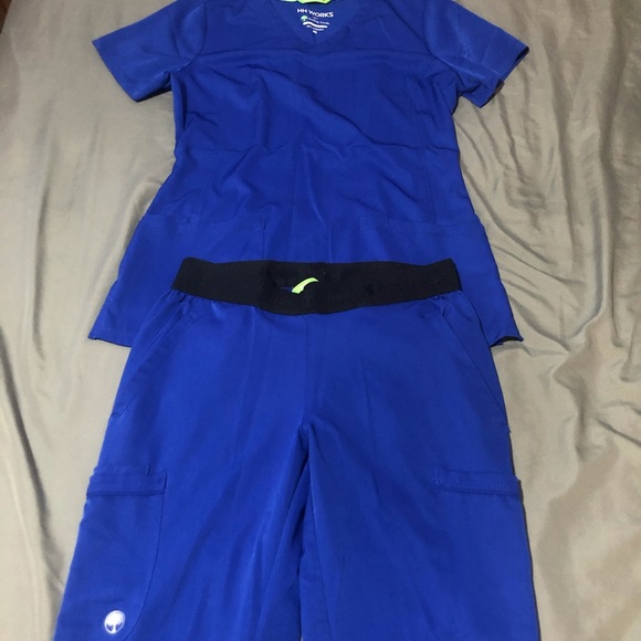 Hh works scrub set